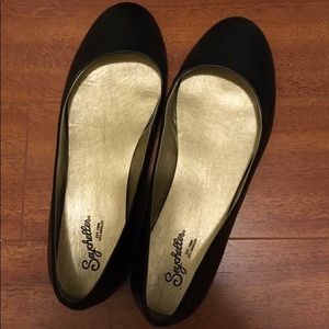 Black flats (never worn) size 8.5
